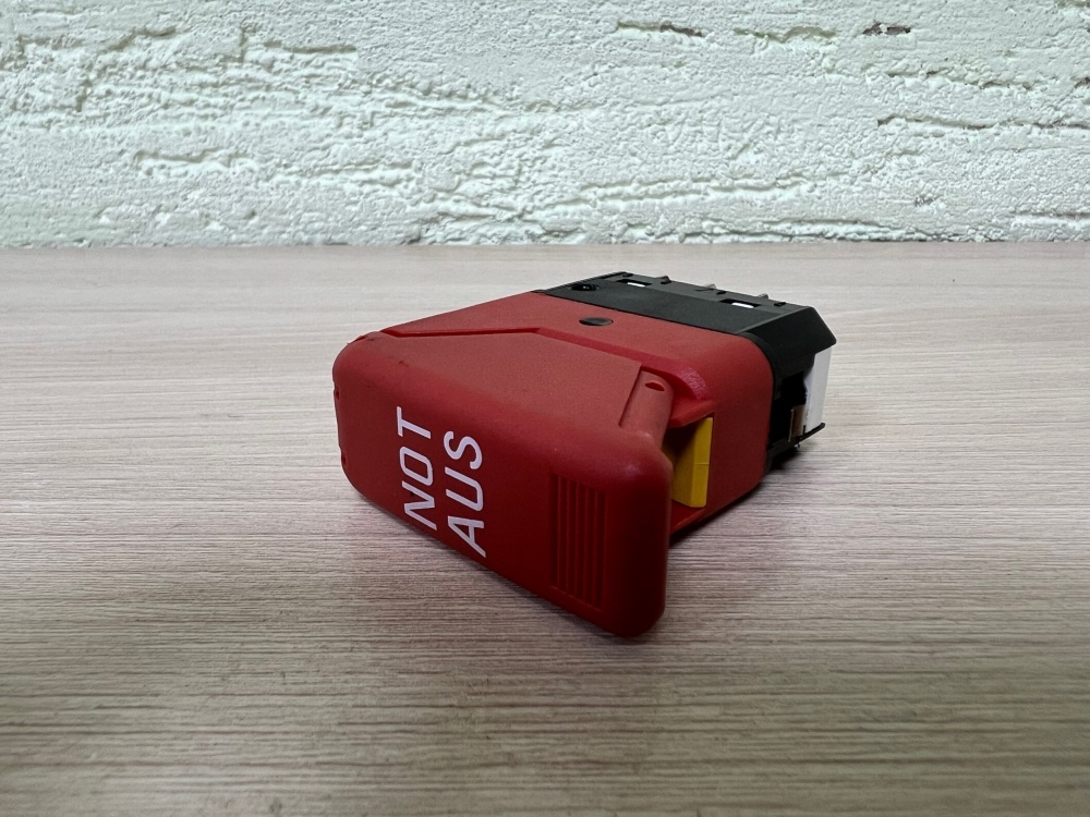 Выключатель аварийный приборной панели A0025454707 / Mercedes-Benz A0025454707