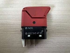 Выключатель аварийный приборной панели A0025454707 / Mercedes-Benz A0025454707